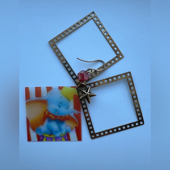Disney dumbo dangling earring - Picture 2 of 3